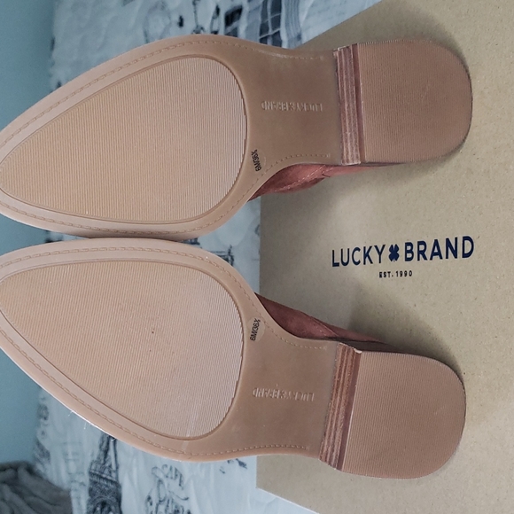 Lucky Brand: Brandy Lollin Suede Bootie (Size: 6M) - Picture 6 of 8